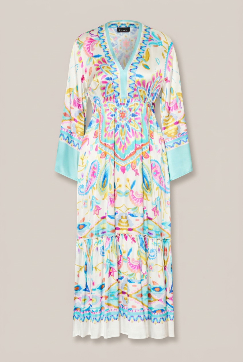 GRACE Fashion Maxikleid mit farbenfrohem Muster und türkisen Details vor warmem Greige-Hintergrund