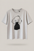 KERA TILL T-Shirt mit Hund im Rollkragenpullover, ohne Bügel vor warmem Greige-Hintergrund