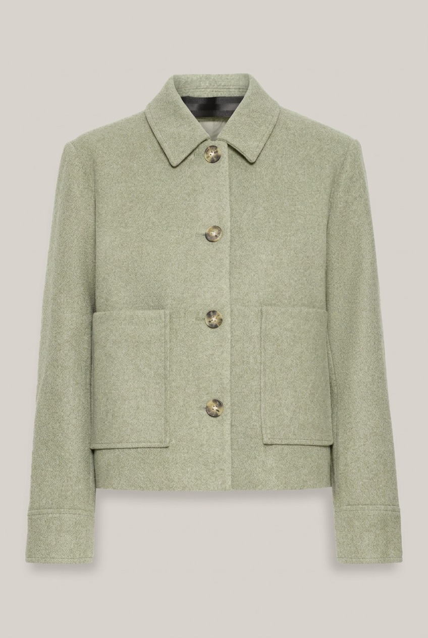 ICHI IHJANNET Jacke in Tea Melange Green, Vorderansicht vor greigefarbenem Hintergrund