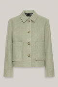 ICHI IHJANNET Jacke in Tea Melange Green, Vorderansicht vor greigefarbenem Hintergrund
